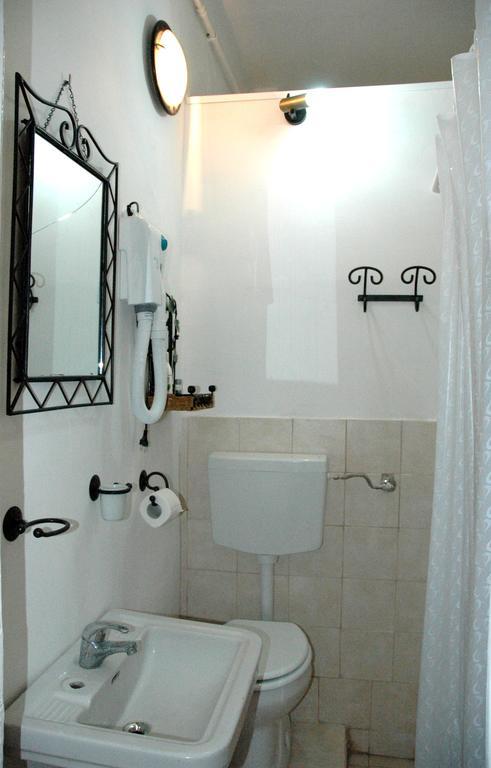 Station Cost Apartment Rom
